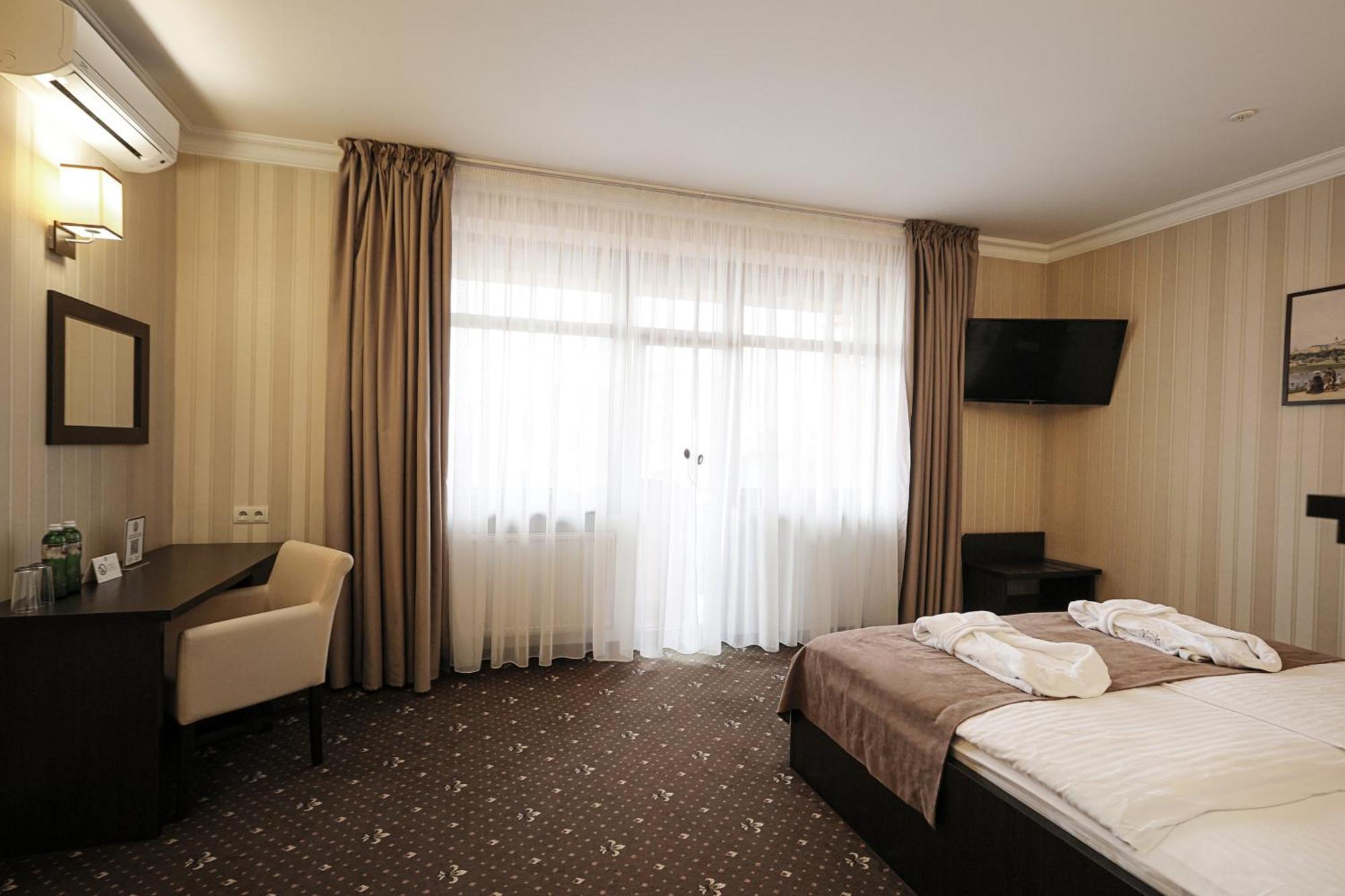 Ferdinand Hotel Мукачеве Екстериор снимка