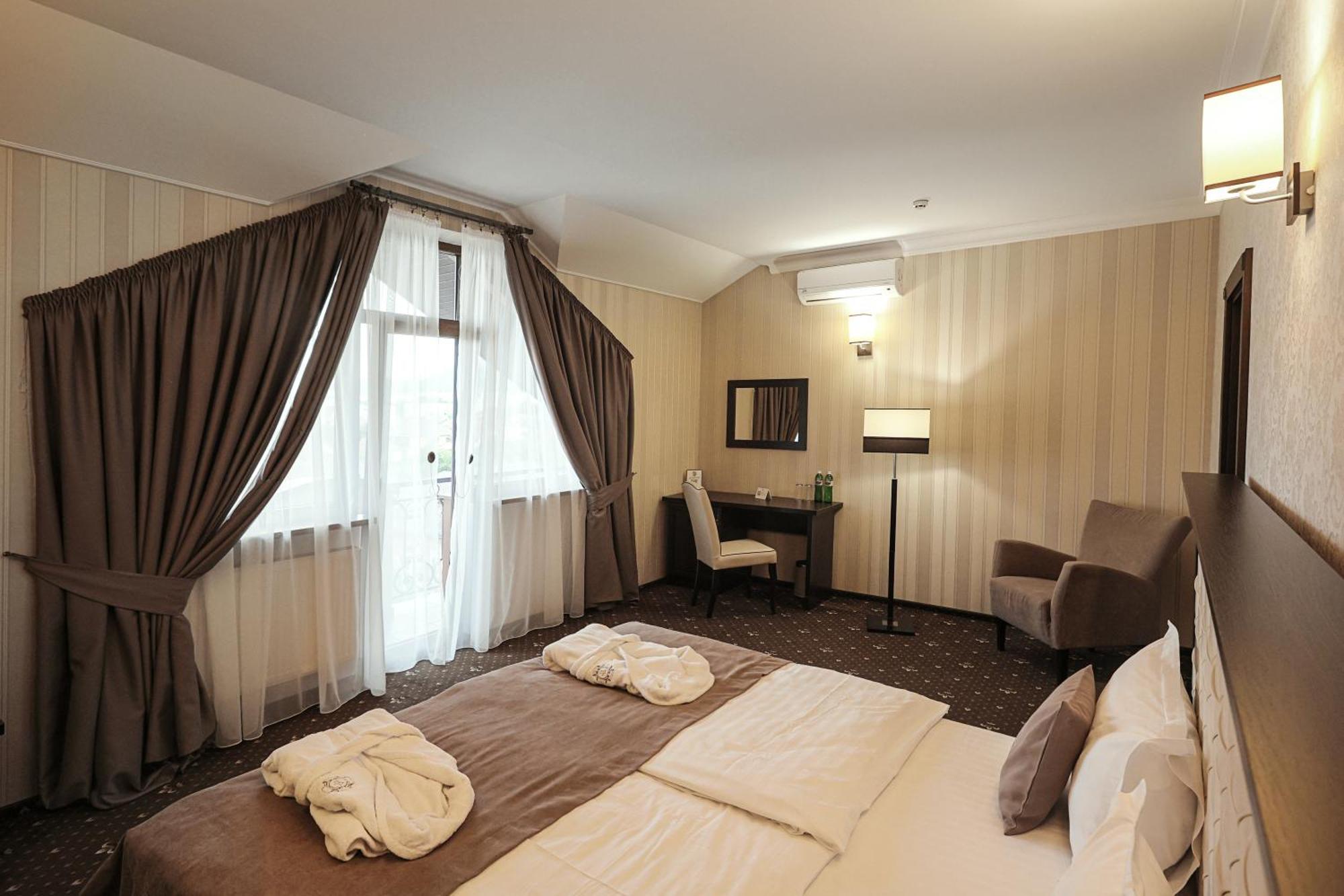 Ferdinand Hotel Мукачеве Екстериор снимка