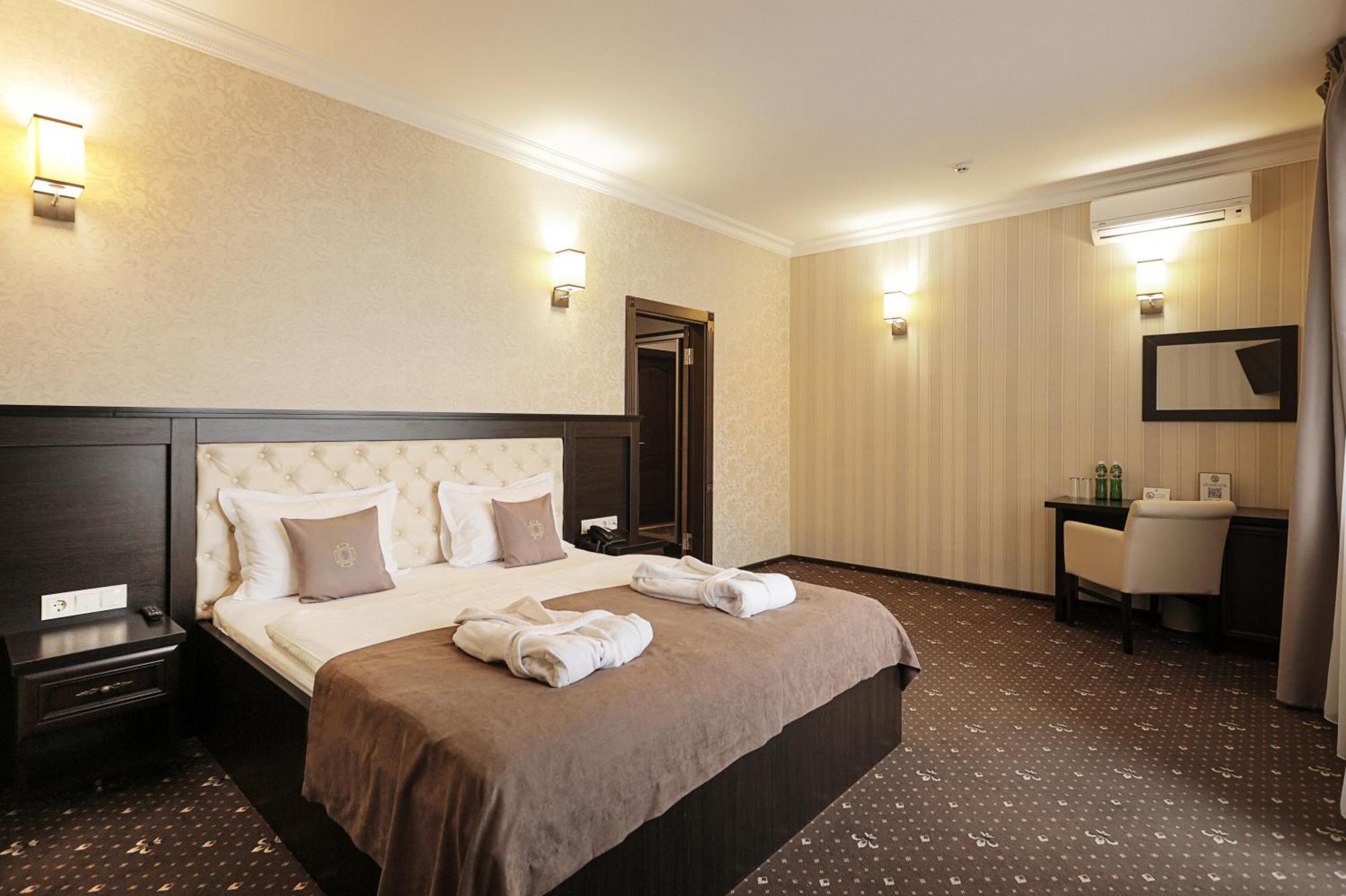 Ferdinand Hotel Мукачеве Екстериор снимка