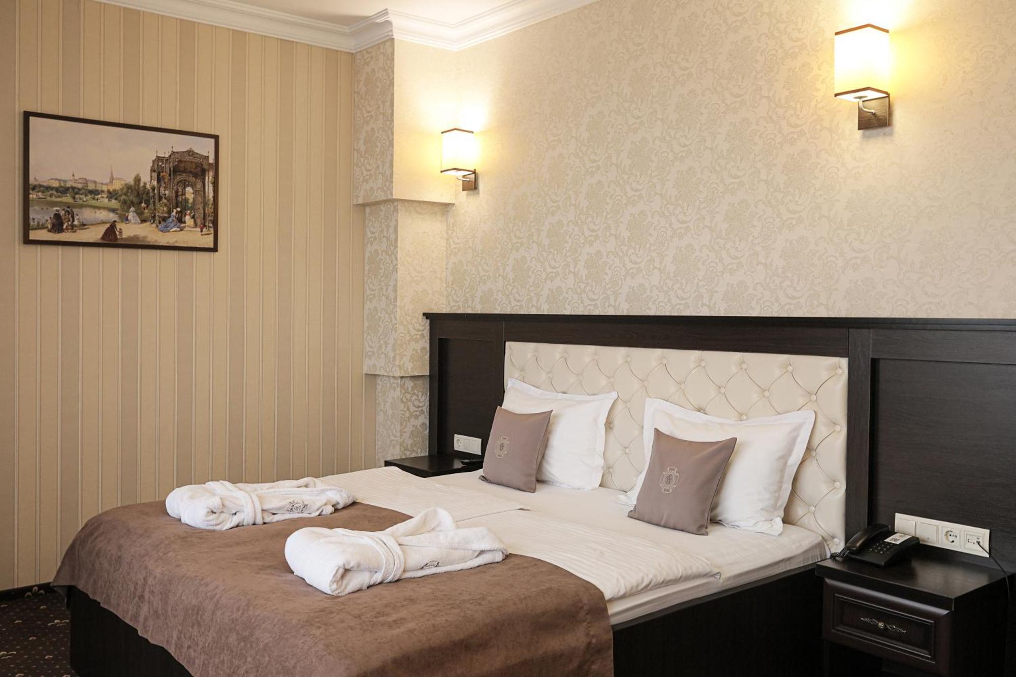 Ferdinand Hotel Мукачеве Екстериор снимка