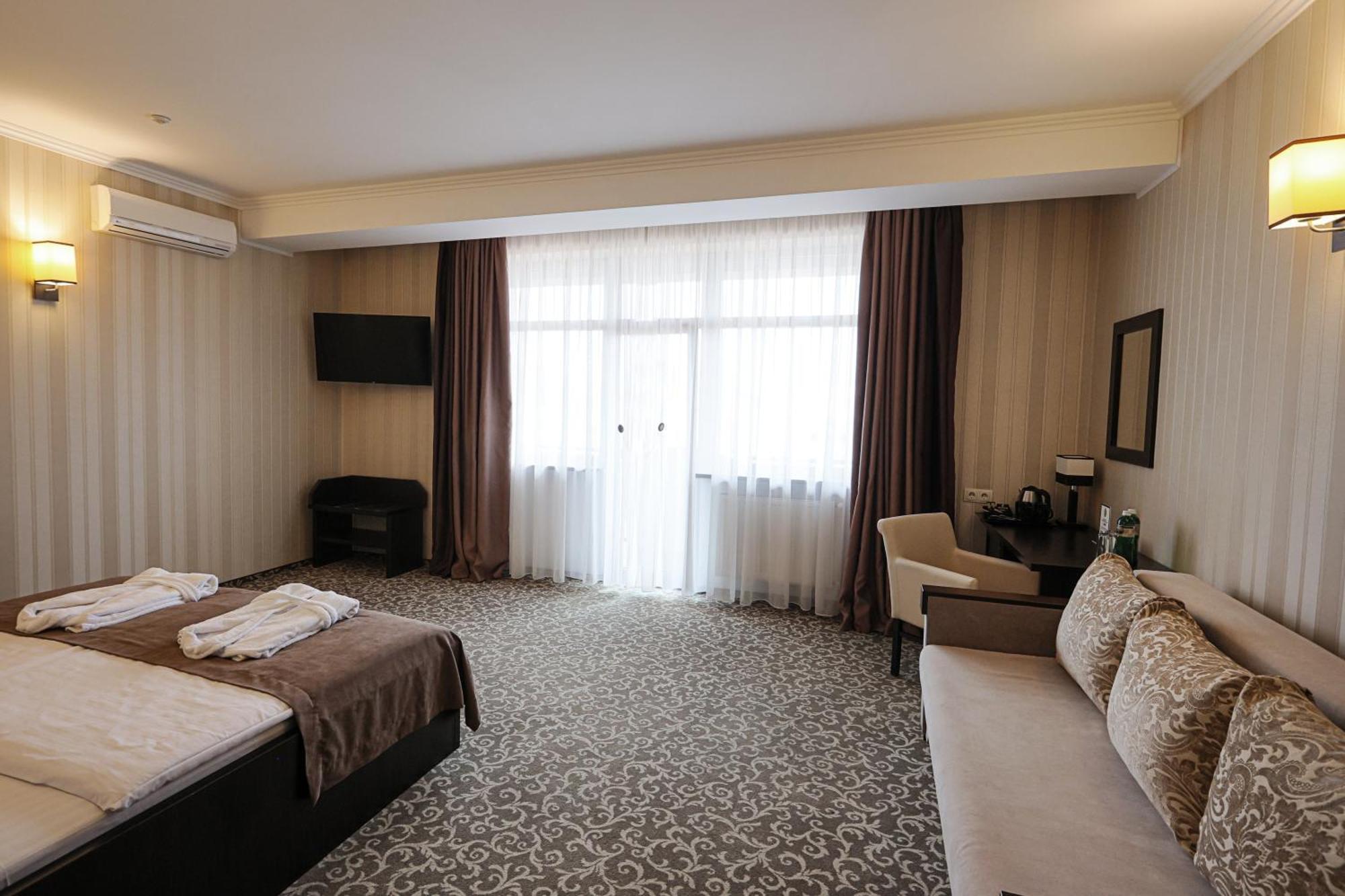 Ferdinand Hotel Мукачеве Екстериор снимка