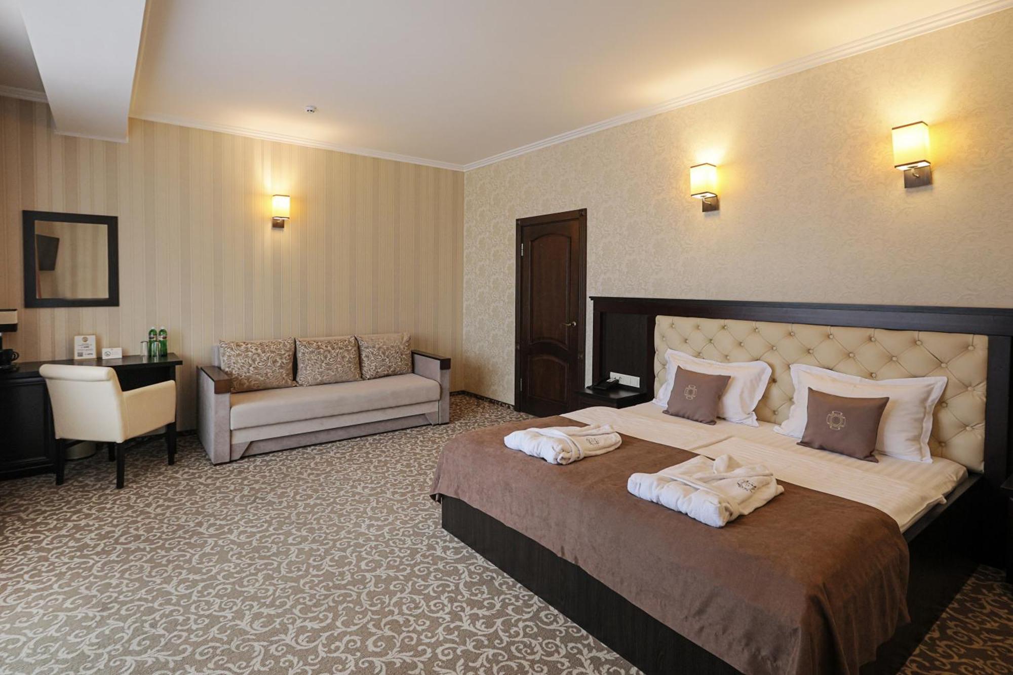 Ferdinand Hotel Мукачеве Екстериор снимка