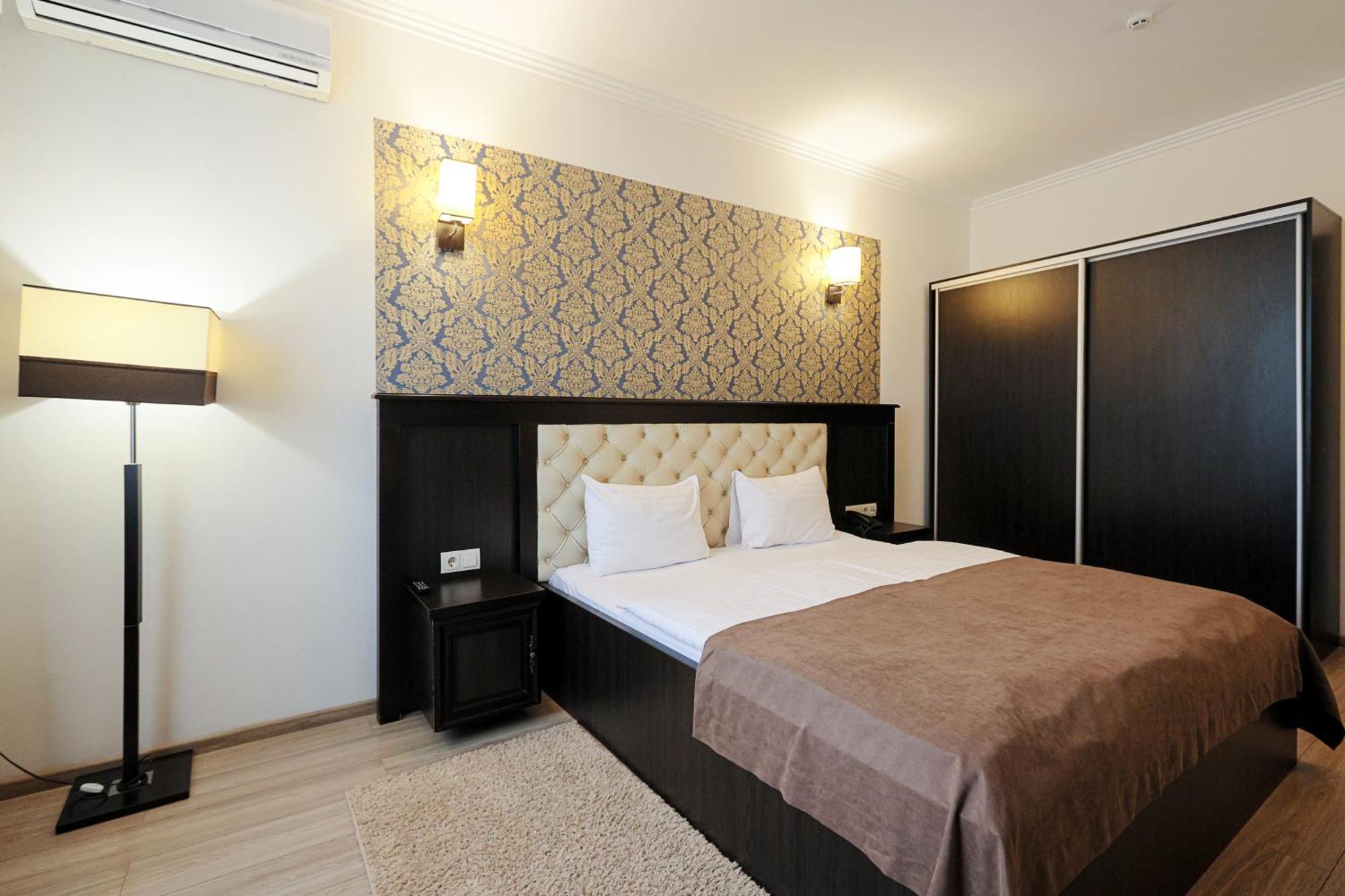Ferdinand Hotel Мукачеве Екстериор снимка