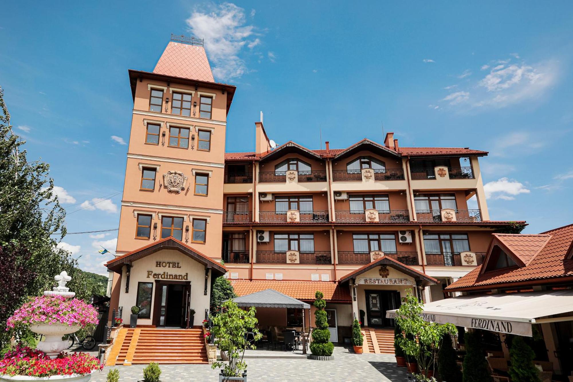 Ferdinand Hotel Мукачеве Екстериор снимка