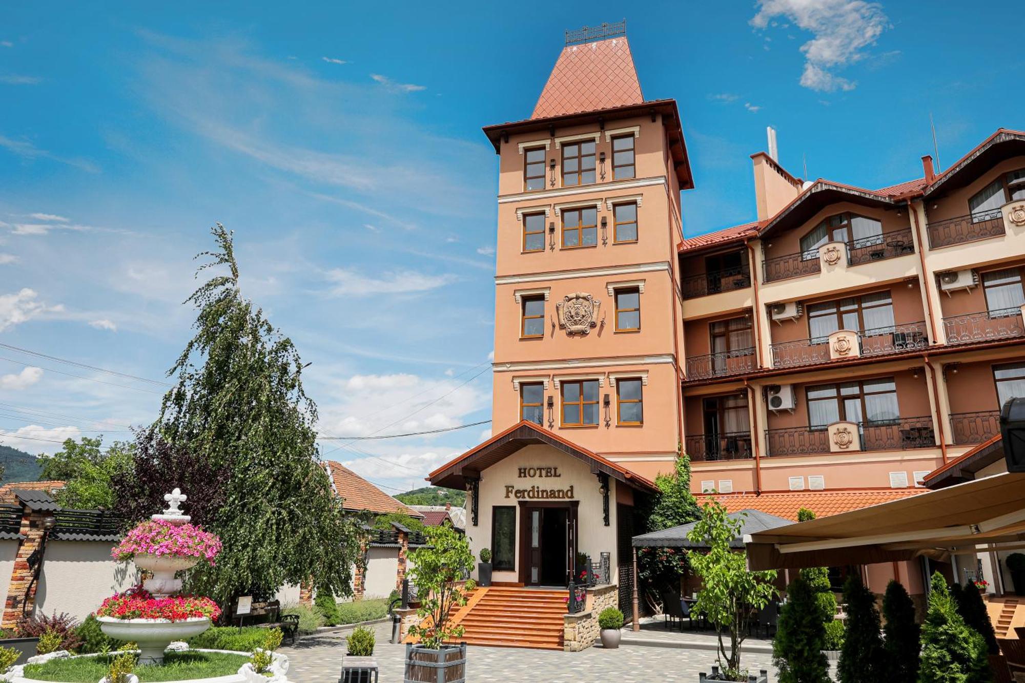 Ferdinand Hotel Мукачеве Екстериор снимка