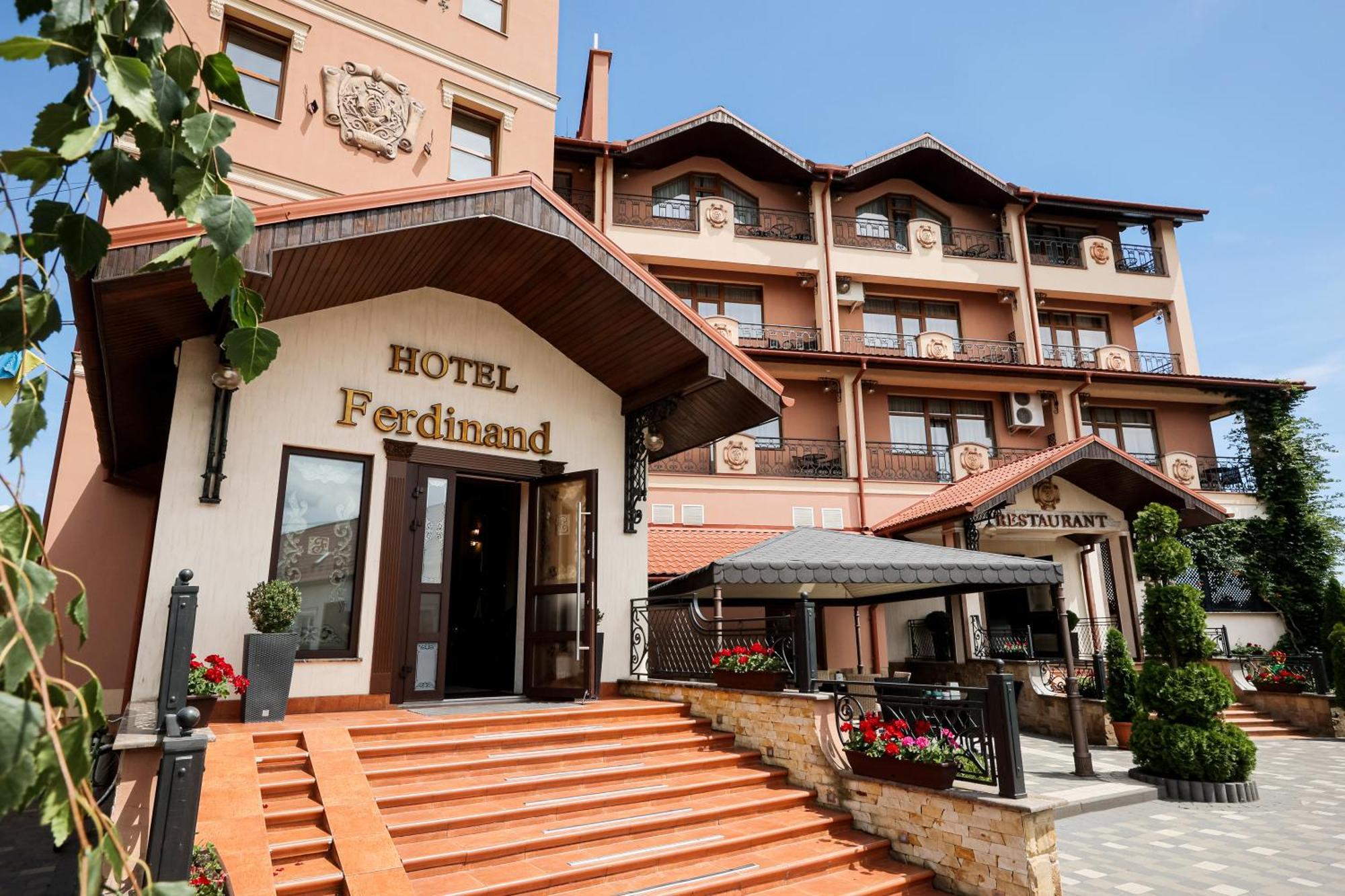 Ferdinand Hotel Мукачеве Екстериор снимка
