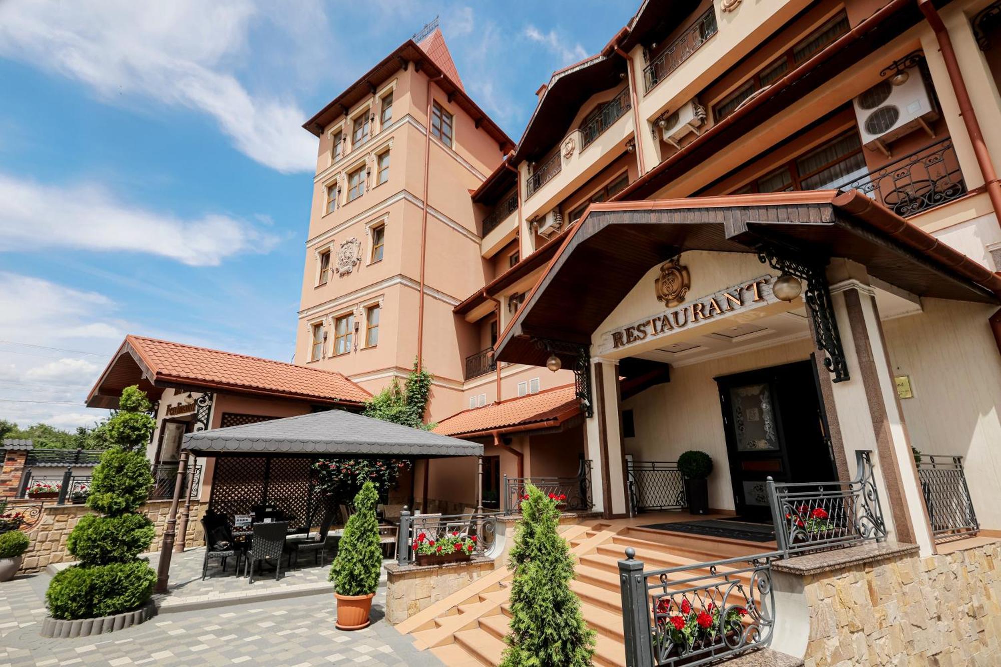 Ferdinand Hotel Мукачеве Екстериор снимка