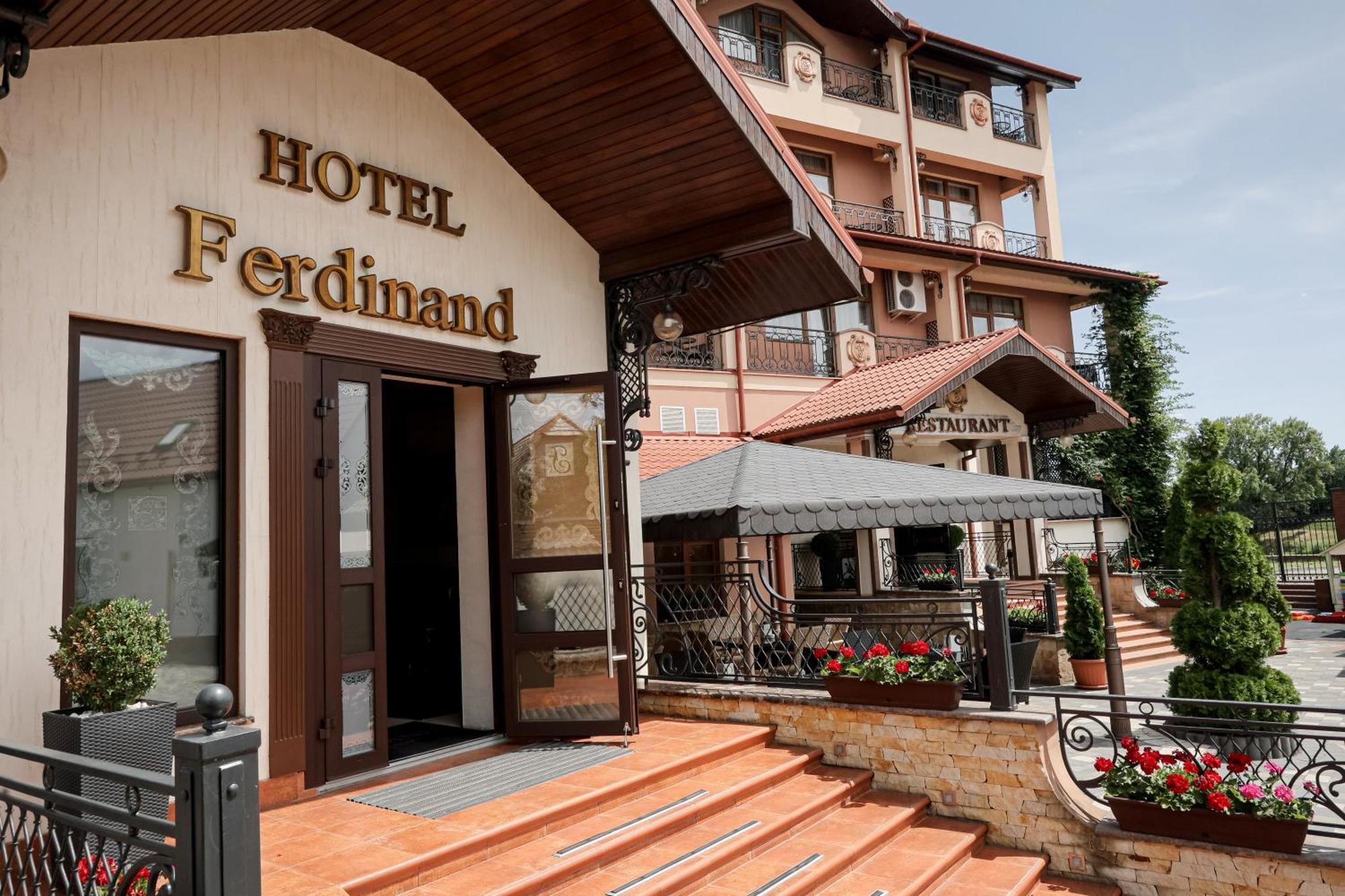 Ferdinand Hotel Мукачеве Екстериор снимка