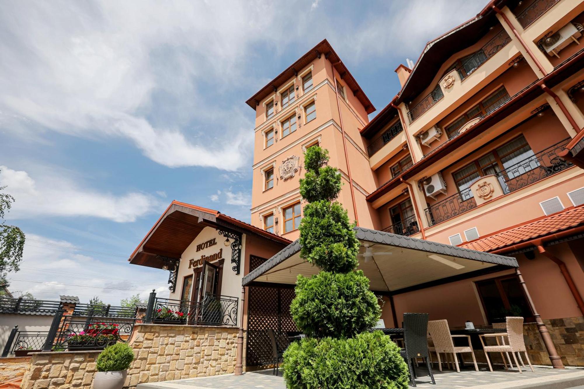 Ferdinand Hotel Мукачеве Екстериор снимка