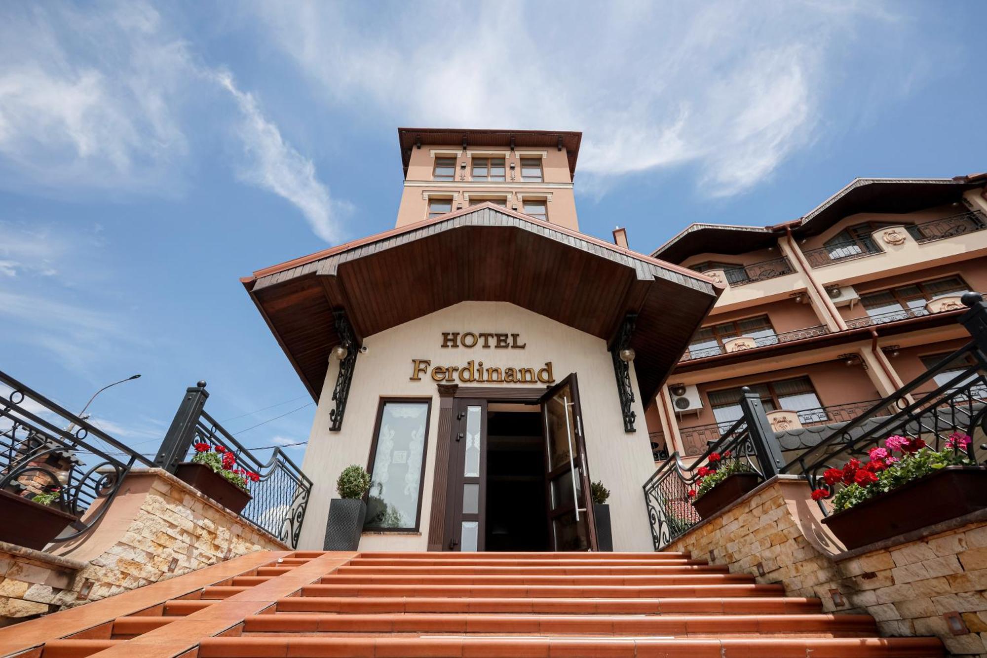 Ferdinand Hotel Мукачеве Екстериор снимка